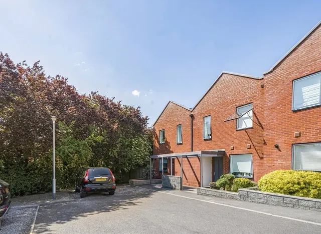 Reservoir Way, Willesden, NW10, photo 1