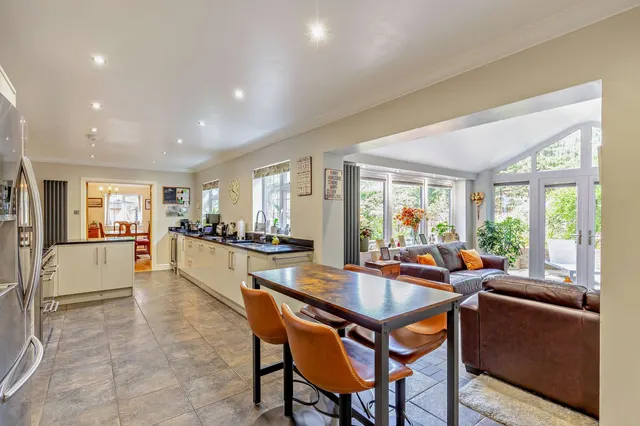 Pines Road, Liphook, GU30, photo 3