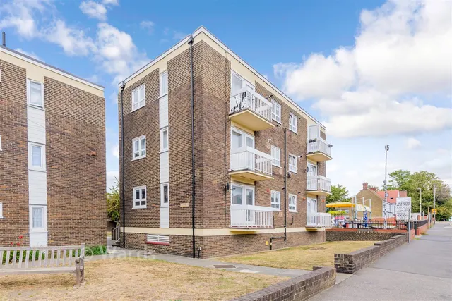 Fountain Walk, Northfleet, DA11, photo 1