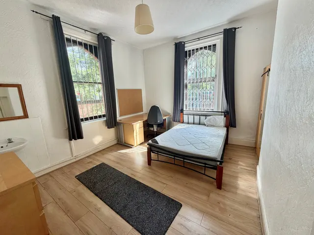 Forest Road West, NOTTINGHAM, photo 1
