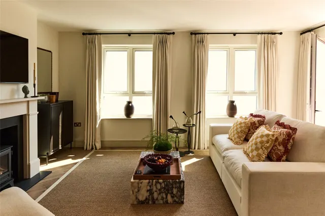 Photo 3 — Bicknell Way, London, SW17 0FD