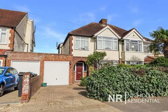 Bolton Road, Chessington, KT9, photo 1