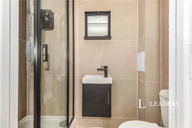 Sherwood Crescent, Reigate, RH2, photo 2
