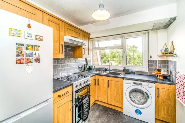 Bath Road, Taplow, SL6, photo 3