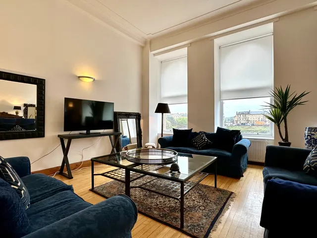 Photo 3 — 266 Clyde Street, BROOMIELAW