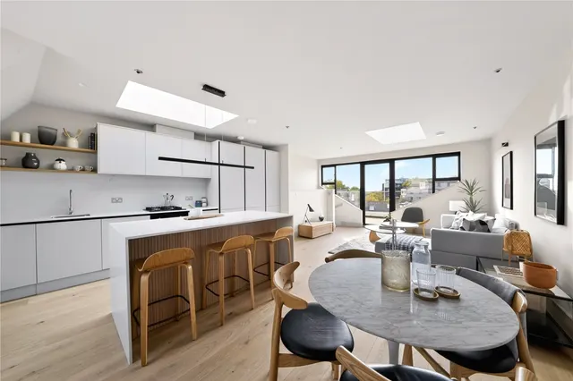 Morrish Road, London, SW2, photo 1