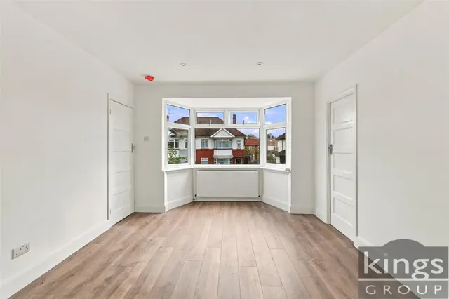 Glenloch Road, Enfield, photo 3