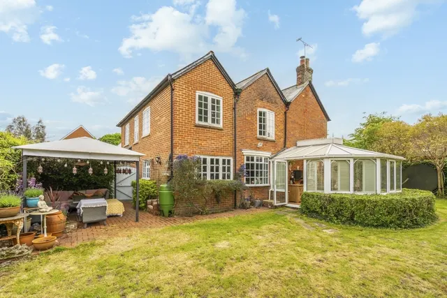 Thorn Road, Wrecclesham, GU10, photo 1