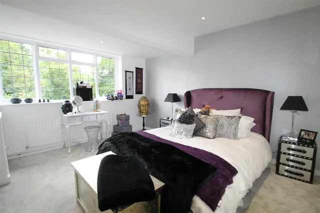 High Road, Bushey Heath, WD23, photo 2