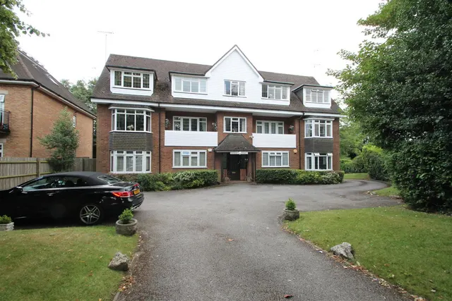 High Road, Bushey Heath, WD23, photo 1