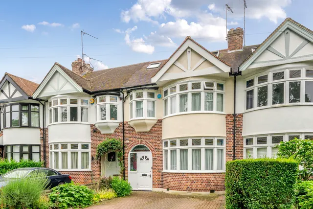 Photo 3 — Parkside Gardens, East Barnet, Barnet, Greater London, EN4 8JP