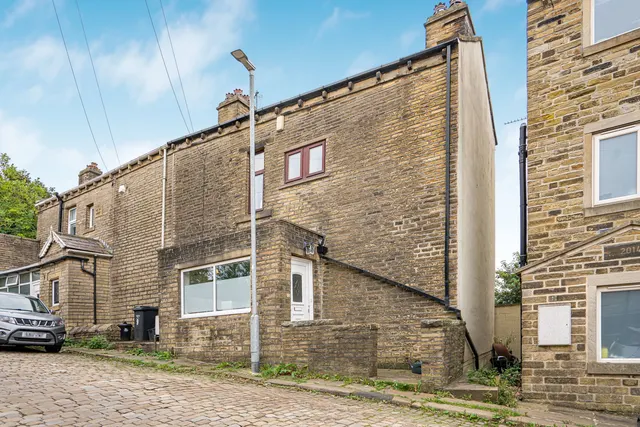 Wakefield Gate, Halifax, HX3, photo 1