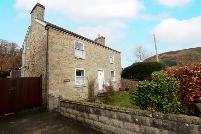 Ty Cerrig Mold Road, Bodfari, LL16, photo 1