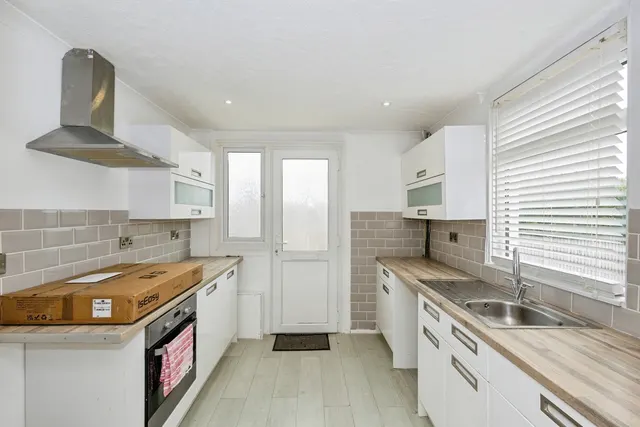 Southwood Road, Hayling Island, PO11, photo 2