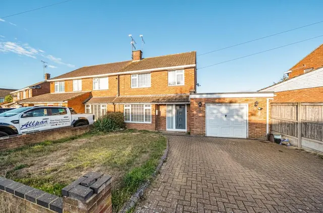 3 bedroom house, Markham Crescent, Dunstable, LU5