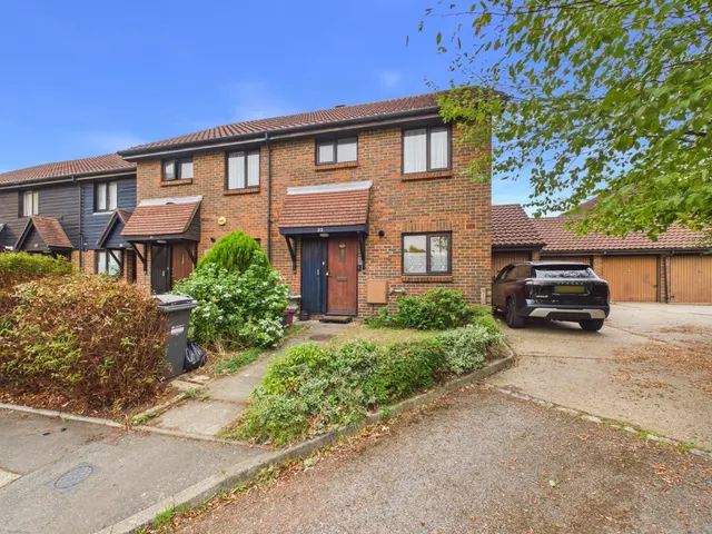 Feltham, Middlesex, photo 1