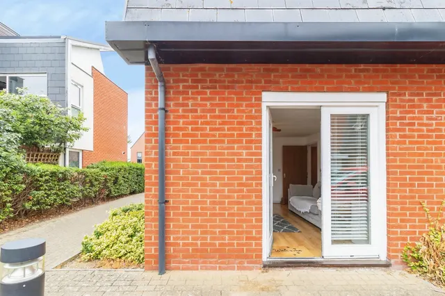 Addenbrookes Road, Newport Pagnell, MK16, photo 2