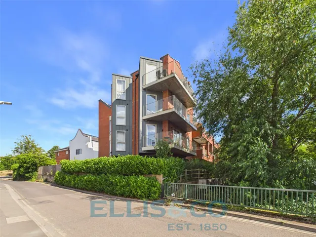 The Slade, Tonbridge, TN9, photo 2