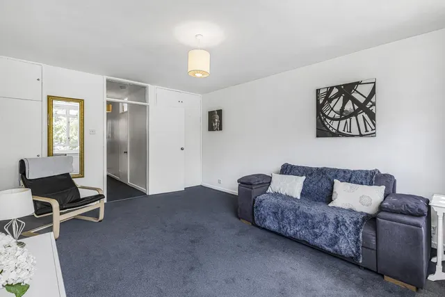 Photo 3 — Churchill Gardens Pimlico, London SW1V 3BA