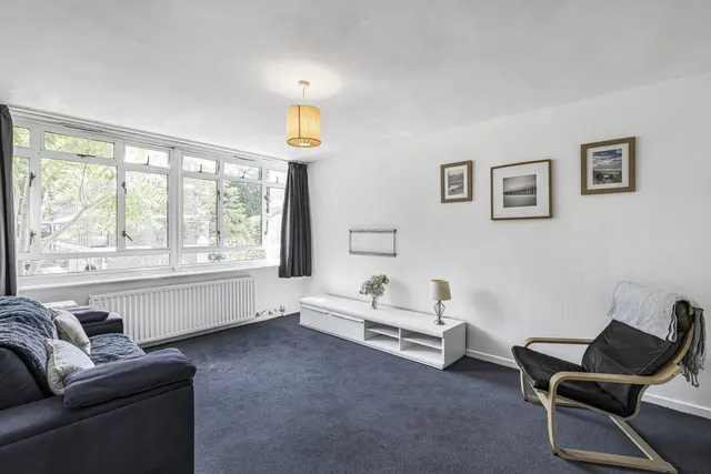 Churchill Gardens Pimlico, London SW1V 3BA, photo 1