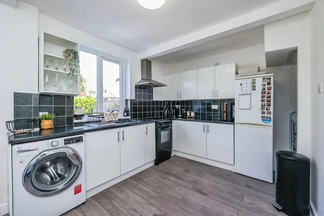 Beauvale Crescent, Hucknall, NG15, photo 2