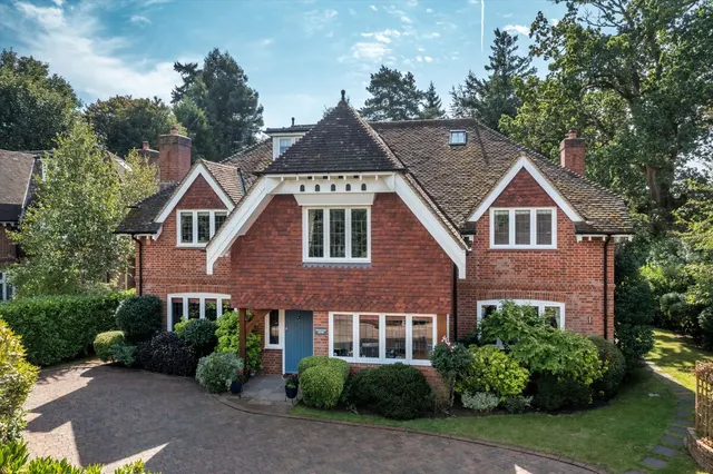 Courts Hill Road, Haslemere, GU27, photo 1
