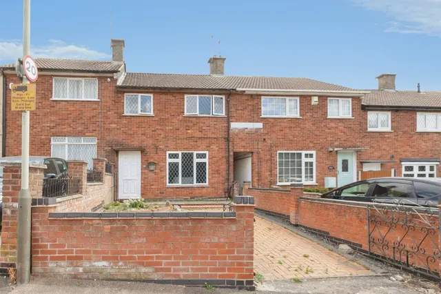 Photo 2 — Featherstone Drive, Leicester