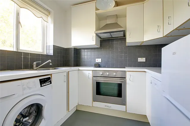 Bradley Road, Enfield, photo 2