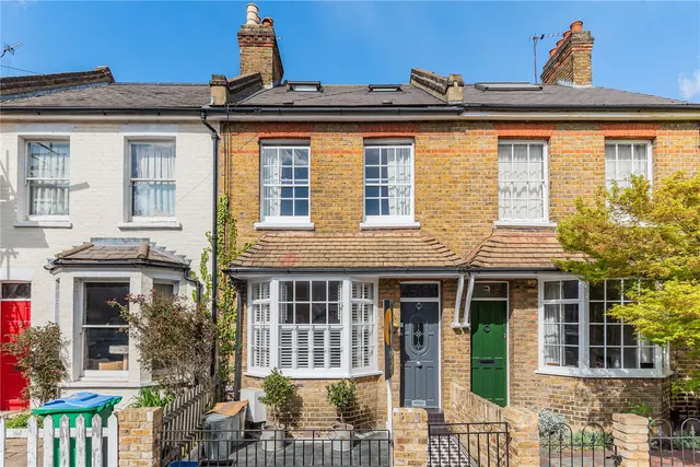 Fulwell Road, Teddington, TW11 0RA, photo 1