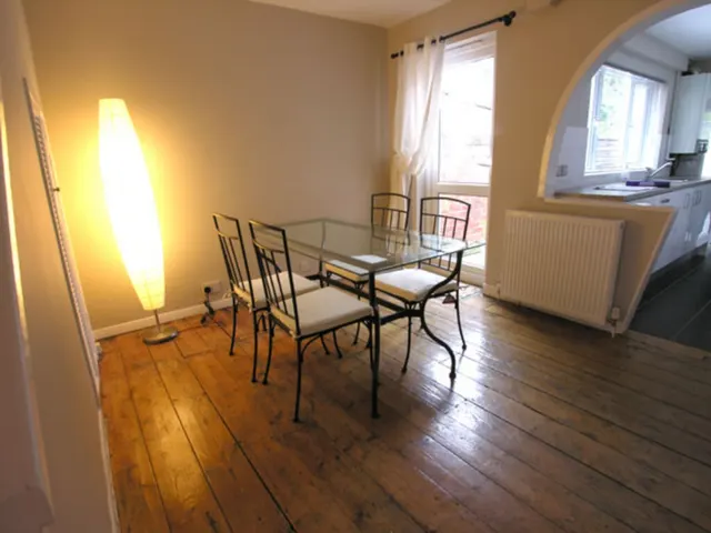 Photo 2 — Foxhill Road, Reading
