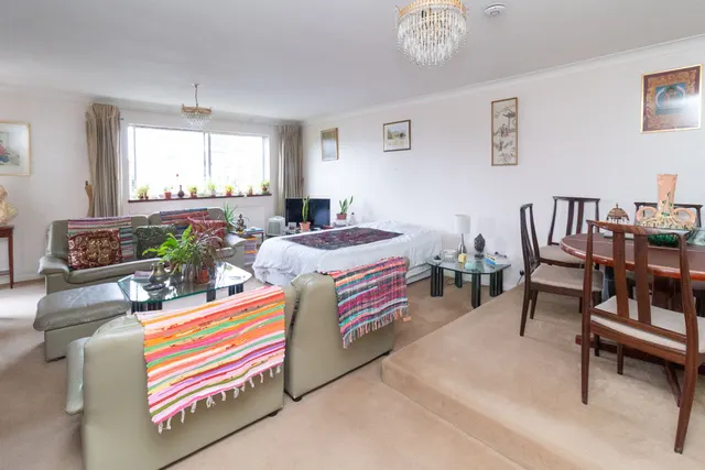 Hale Lane, Edgware, HA8, photo 2