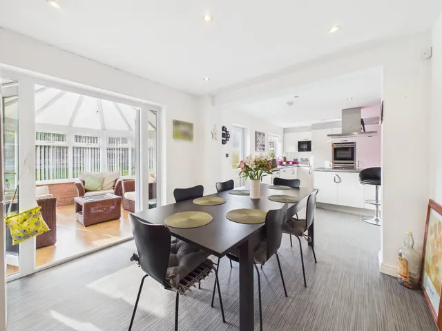 Tanglewood Close, Shifnal, TF11, photo 3