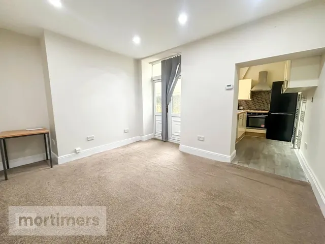 Kirby Road, Blackburn, BB2, photo 3