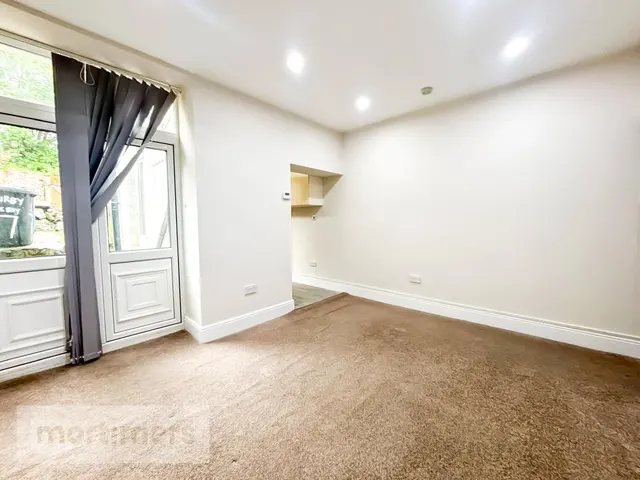 Kirby Road, Blackburn, BB2, photo 2
