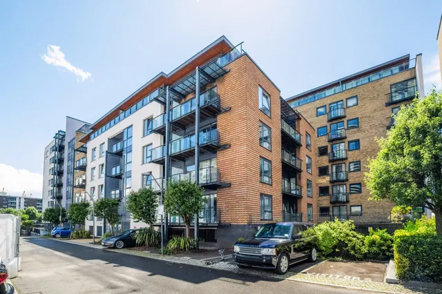 Photo 3 — Boardwalk Place, London, E14