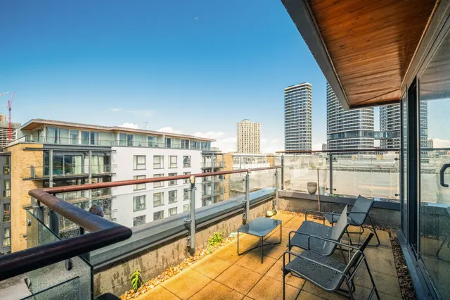 Boardwalk Place, London, E14, photo 1