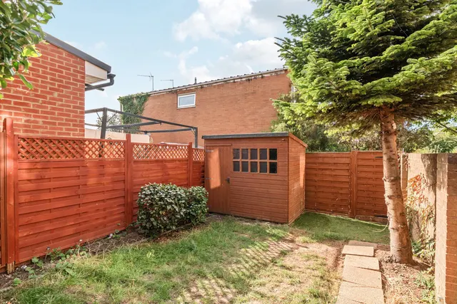 Kingham Close, London, SW18, photo 2