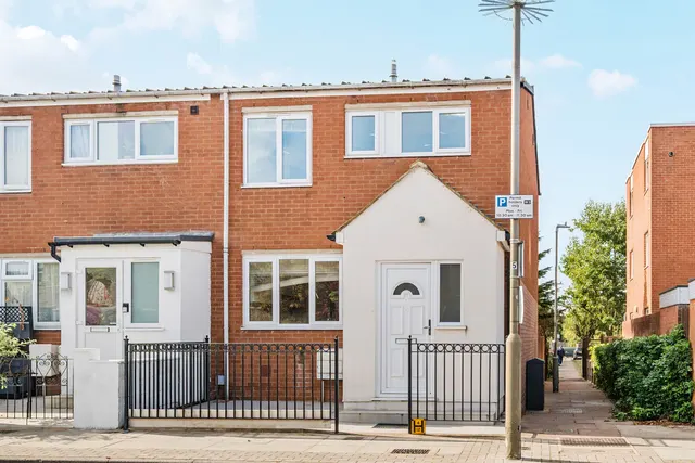 Kingham Close, London, SW18, photo 1