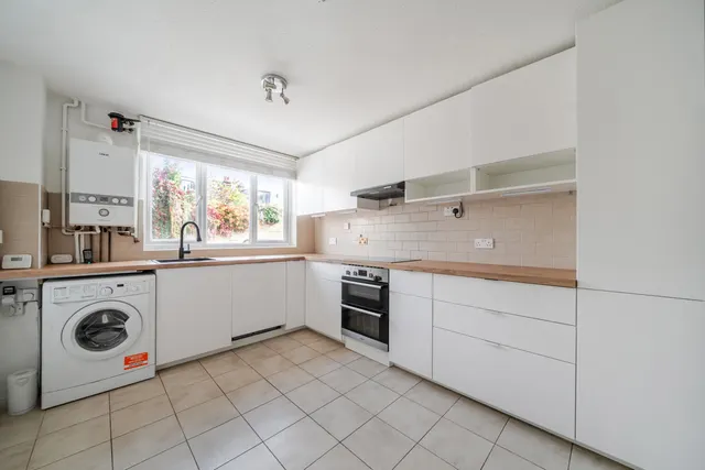 Kingham Close, London, SW18, photo 3