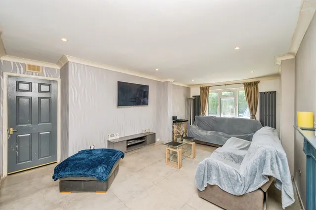 Leslie Close, Littleover, DE23, photo 3