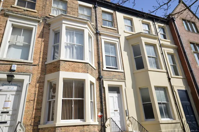 2 Alma Square, Scarborough, North Yorkshire YO11 1JR, photo 1