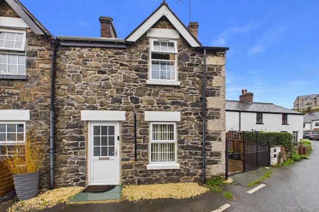 Swan Square, Llanfairtalhaiarn, LL22, photo 1