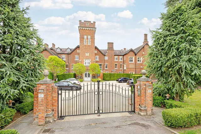 Bedwell Hall, Essendon, AL9, photo 3