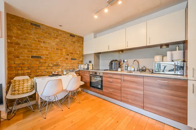 Photo 3 — 3 Eastone Apartments, 10 Lolesworth Close, London
