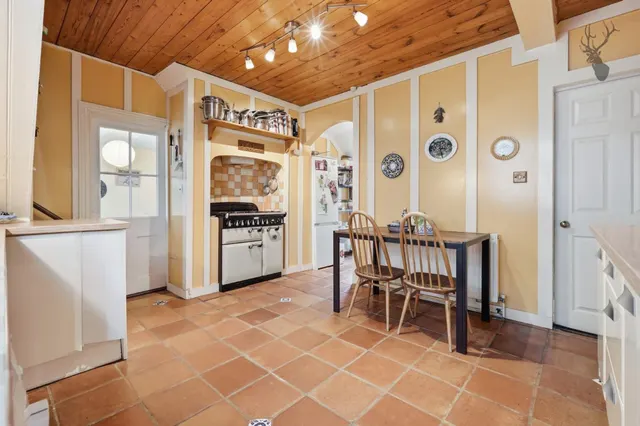 Lambourne Road, Chigwell, IG7, photo 3