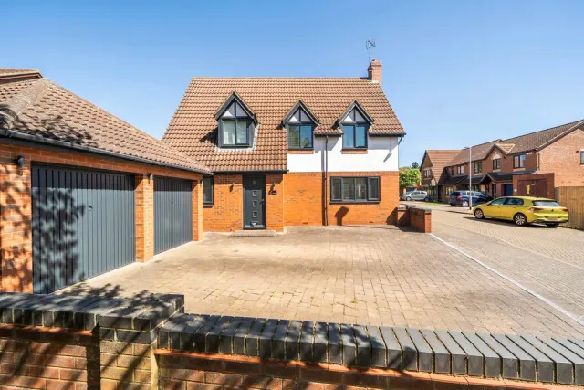 Braford Gardens, Shenley Brook End, Milton Keynes, Buckinghamshire, MK5 7HY, photo 1