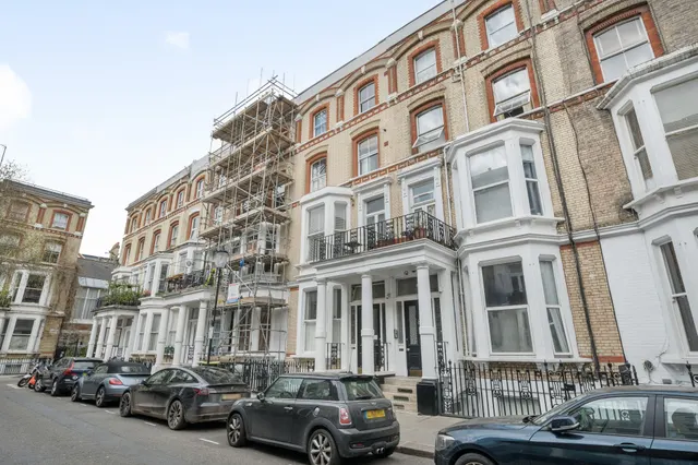 Flat 17, 8 Cheniston Gardens, London, photo 1