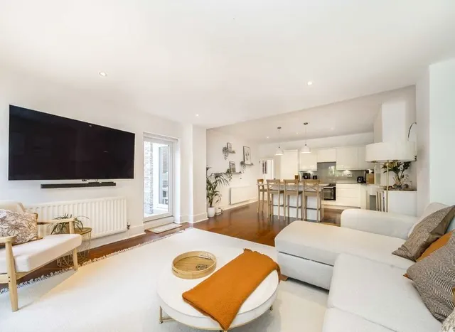 Concanon Road, London, SW2, photo 2