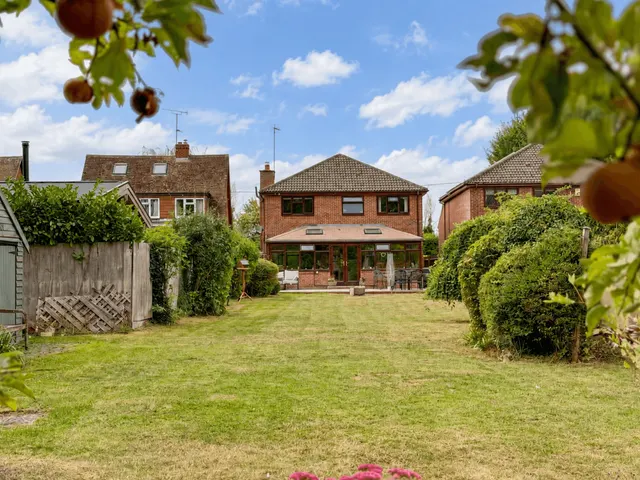 Wendover Road, Weston Turville, photo 3