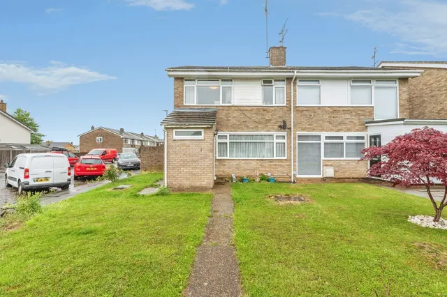 Photo 2 — Hollyford, Billericay, Essex, CM11